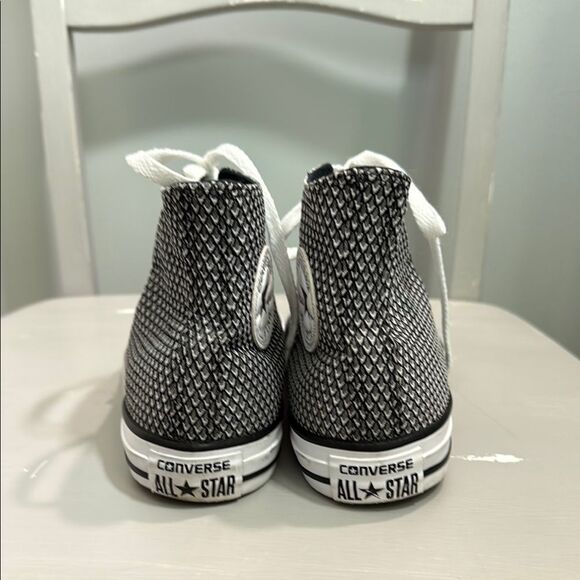 Converse Black and White Patterned High-Tops Size 8 women - Picture 5 of 11